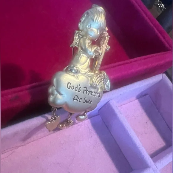 Precious Moments vintage signed Gods promises are sure brooch/goldtone/dangle - Picture 2 of 4